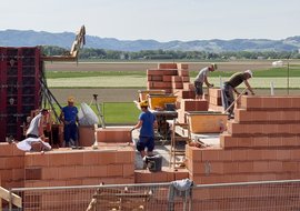 Doppelschaliges-Ziegelmauerwerk in Feldkirchen a. d. Donau